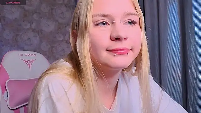 Snapshot of Milia_Parker chatting on June 15, 4:20 pm Milia Parker online show from June 15, 4:20 pm