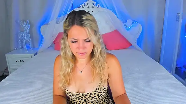 Snapshot of Milka_Blond chatting on July 3, 11:55 pm Milka Blond online show from July 3, 11:55 pm