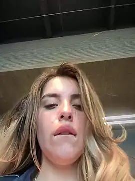 Alirawrz online show from March 12, 9:45 pm