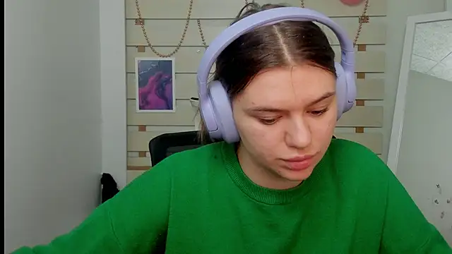 Josephine Kiss online show from February 20, 1:30 pm