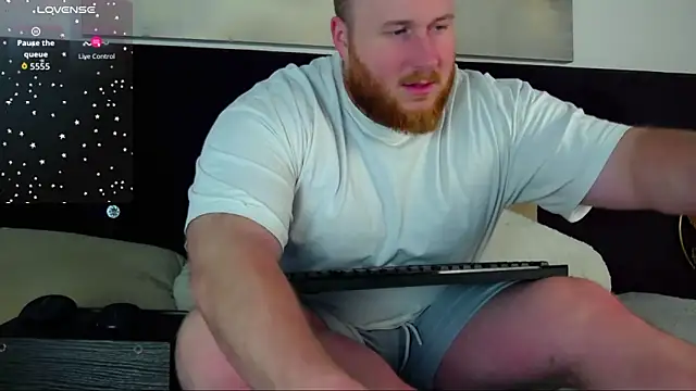 Snapshot of RoddyStill chatting on December 15, 9:24 am RoddyStill online show from December 15, 9:24 am