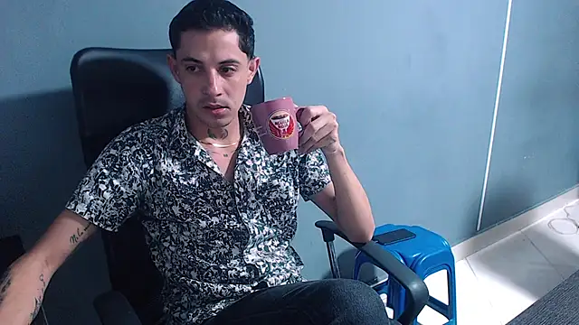 Snapshot of Erick_Wall chatting on January 23, 7:32 am Erick Wall online show from January 23, 7:32 am
