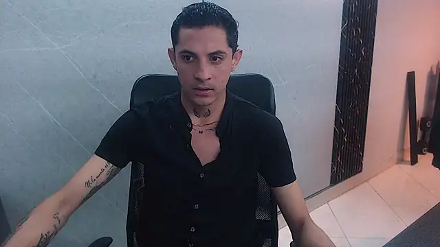 Snapshot of Erick_Wall chatting on February 23, 1:13 am Erick Wall online show from February 23, 1:13 am