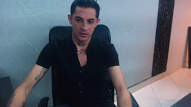Snapshot of Erick_Wall chatting on February 23, 12:37 pm Erick Wall online show from February 23, 12:37 pm