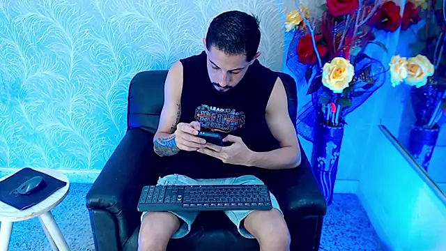 Snapshot of Erick_Wall chatting on January 12, 2:28 am Erick Wall online show from January 12, 2:28 am