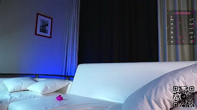 Snapshot of Mary_Shake chatting on December 9, 9:26 pm Mary Shake online show from December 9, 9:26 pm