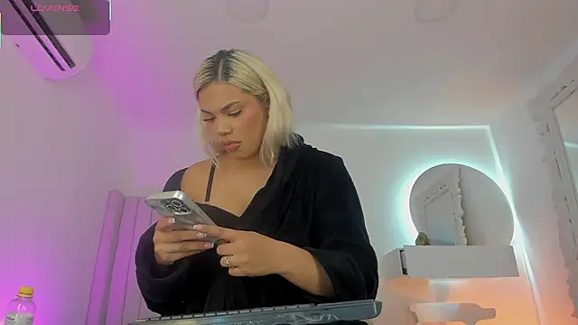 Snapshot of Shelynna_azzul chatting on November 30, 7:40 pm Shelynna azzul online show from November 30, 7:40 pm