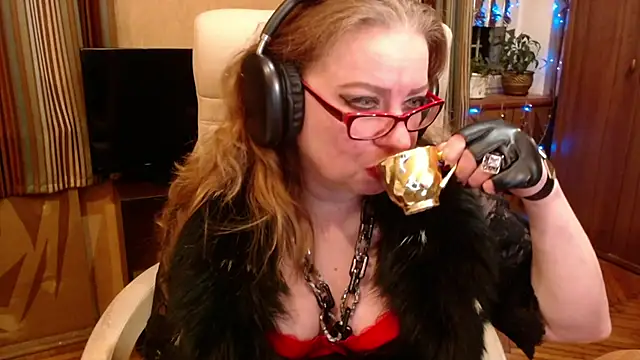 Snapshot of Miss_Tress chatting on February 7, 9:51 pm Miss Tress online show from February 7, 9:51 pm