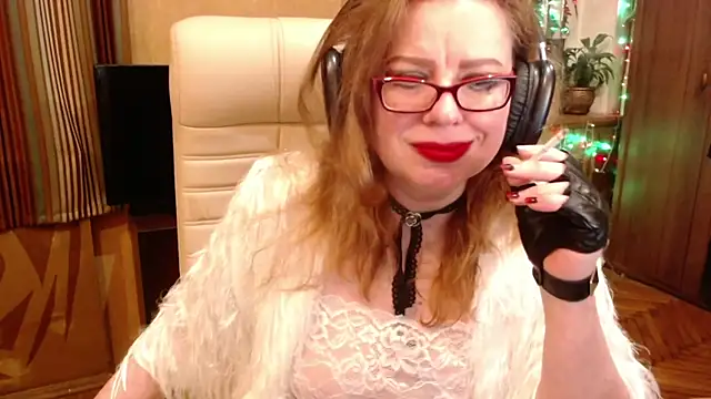 Snapshot of Miss_Tress chatting on February 21, 8:54 pm Miss Tress online show from February 21, 8:54 pm