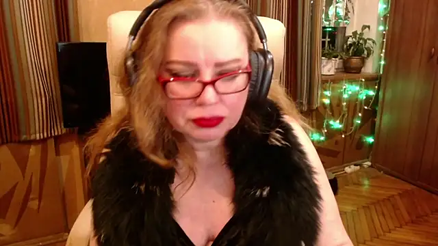 Snapshot of Miss_Tress chatting on February 25, 10:08 pm Miss Tress online show from February 25, 10:08 pm