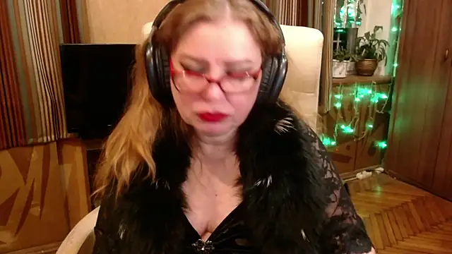 Snapshot of Miss_Tress chatting on March 1, 9:39 pm Miss Tress online show from March 1, 9:39 pm