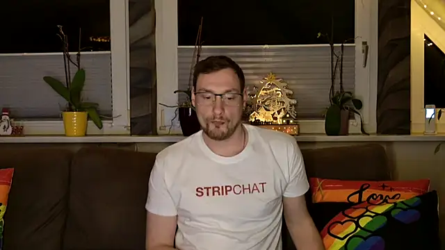 Snapshot of Relsxboy chatting on December 3, 5:23 pm Relsxboy online show from December 3, 5:23 pm