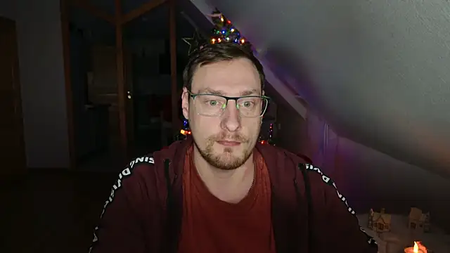 Snapshot of Relsxboy chatting on December 9, 10:41 pm Relsxboy online show from December 9, 10:41 pm