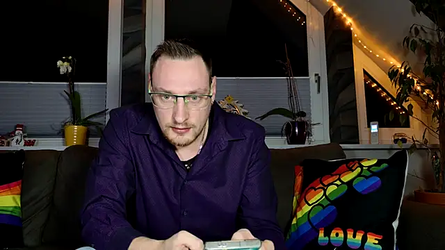 Snapshot of Relsxboy chatting on December 24, 4:08 pm Relsxboy online show from December 24, 4:08 pm