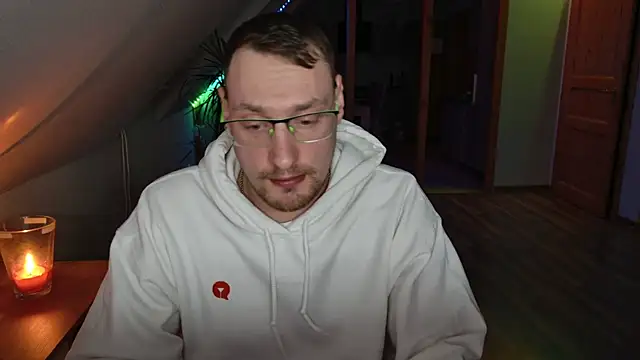 Snapshot of Relsxboy chatting on February 8, 7:38 pm Relsxboy online show from February 8, 7:38 pm