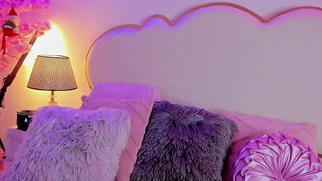 Snapshot of SenniaBella chatting on December 22, 2:03 pm SenniaBella online show from December 22, 2:03 pm