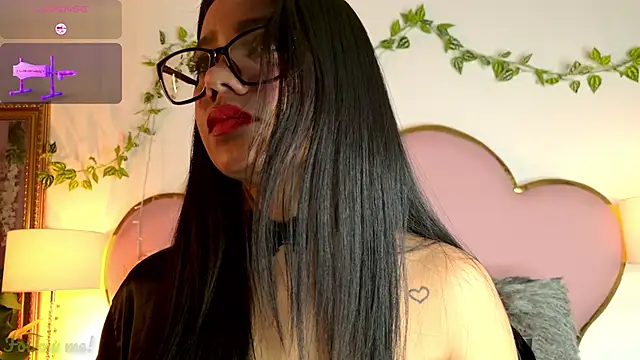 Snapshot of SenniaBella chatting on January 17, 1:16 pm SenniaBella online show from January 17, 1:16 pm