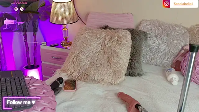 Snapshot of SenniaBella chatting on February 11, 3:39 pm SenniaBella online show from February 11, 3:39 pm