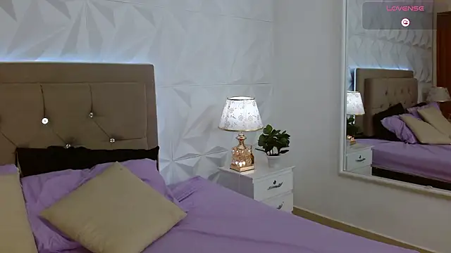 Gwen drew online show from February 13, 1:18 pm