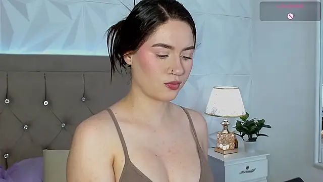 Snapshot of Gwen_drew chatting on May 12, 1:19 pm Gwen drew online show from May 12, 1:19 pm