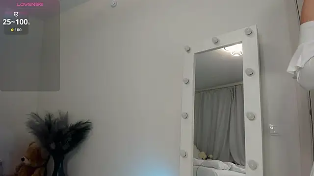 lookkeyhole online show from September 14, 7:13 pm