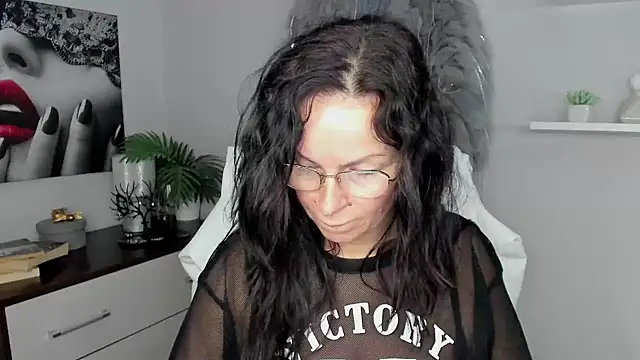 HelenLuxx online show from January 25, 7:49 am