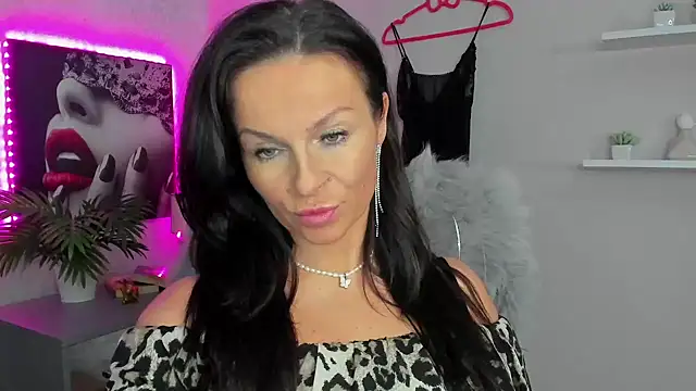 HelenLuxx online show from February 2, 10:46 am