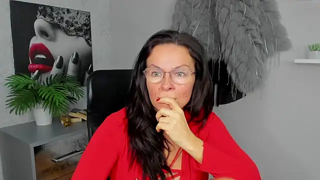 HelenLuxx online show from February 11, 6:40 am