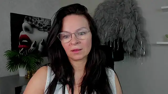 HelenLuxx online show from March 7, 6:35 am