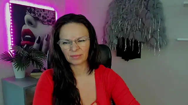 HelenLuxx online show from March 21, 1:34 pm