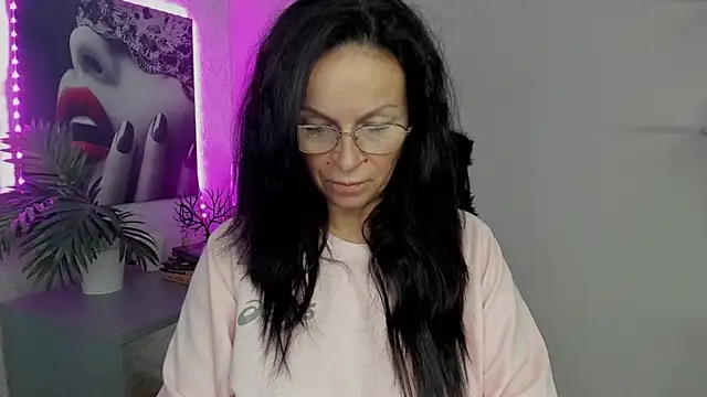 HelenLuxx online show from September 18, 5:42 am