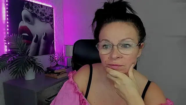 HelenLuxx online show from September 20, 6:36 am