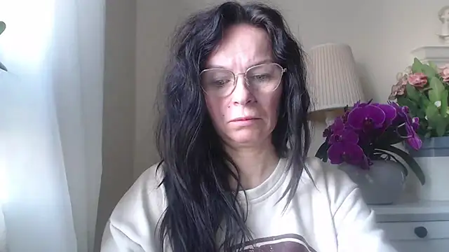 HelenLuxx online show from October 29, 7:10 am