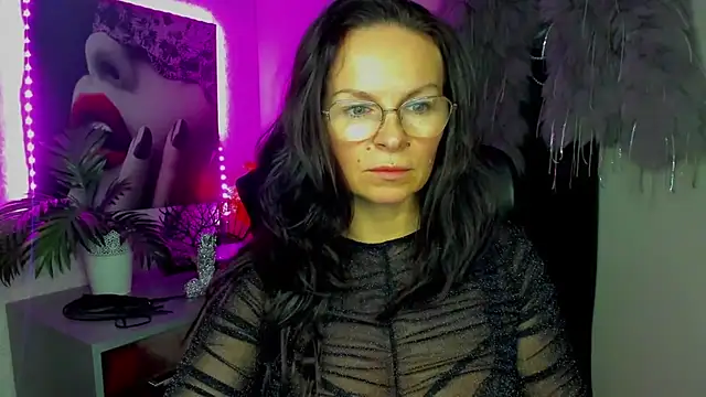 HelenLuxx online show from February 15, 7:32 pm