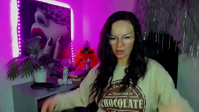 HelenLuxx online show from February 21, 7:20 am