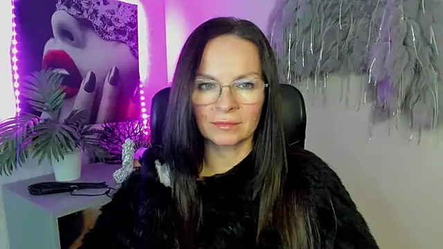 HelenLuxx online show from March 4, 3:51 pm