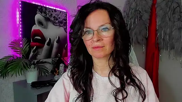 HelenLuxx online show from April 27, 2:59 pm