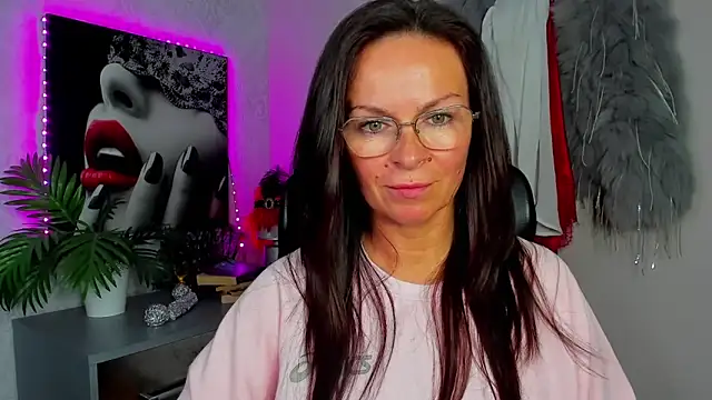HelenLuxx online show from June 17, 3:24 pm