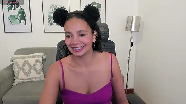 Snapshot of leslyflorez chatting on February 18, 9:09 pm leslyflorez online show from February 18, 9:09 pm