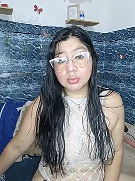 Snapshot of keterinjones--11 chatting on May 23, 5:12 am keterinjones--11 online show from May 23, 5:12 am