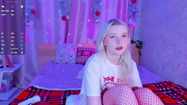 Snapshot of SweeteRose_Royce chatting on December 20, 2:49 pm SweeteRose Royce online show from December 20, 2:49 pm