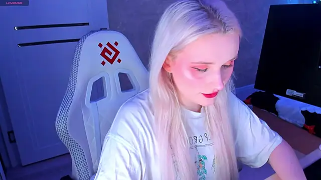 Snapshot of SweeteRose_Royce chatting on January 21, 4:37 pm SweeteRose Royce online show from January 21, 4:37 pm