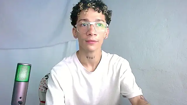 mateodeamjo online show from June 2, 12:01 am