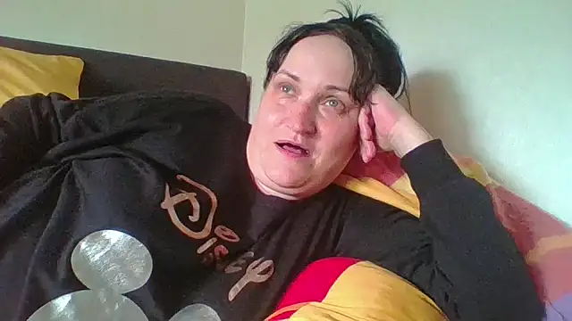 Snapshot of _squirty_cum_lady_ chatting on June 3, 2:33 pm squirty cum lady online show from June 3, 2:33 pm