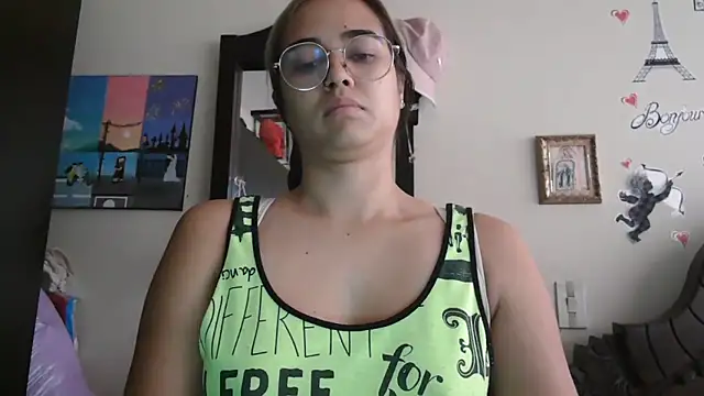 trianabell online show from February 24, 5:33 pm