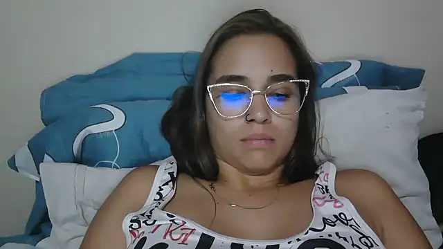 Snapshot of trianabell chatting on June 22, 3:25 am trianabell online show from June 22, 3:25 am