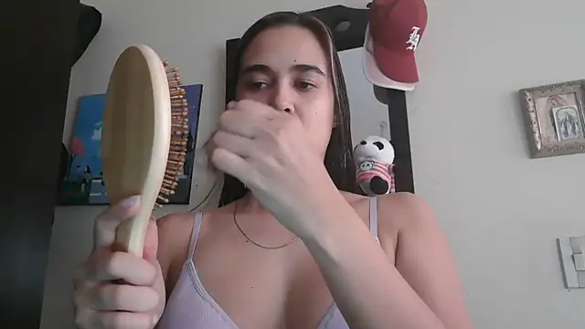 Snapshot of trianabell chatting on July 31, 6:07 pm trianabell online show from July 31, 6:07 pm