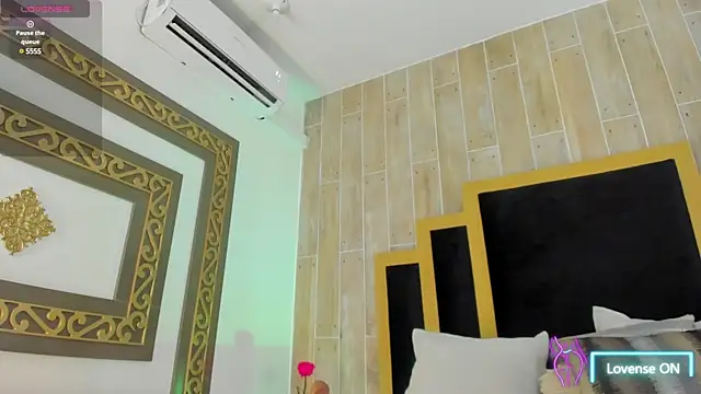 Snapshot of TamyHoney chatting on February 9, 10:43 pm TamyHoney online show from February 9, 10:43 pm