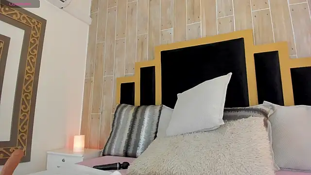 Snapshot of TamyHoney chatting on February 22, 10:52 pm TamyHoney online show from February 22, 10:52 pm