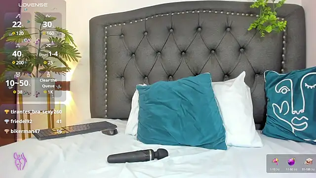 Snapshot of abril_71 chatting on February 22, 9:23 am abril 71 online show from February 22, 9:23 am